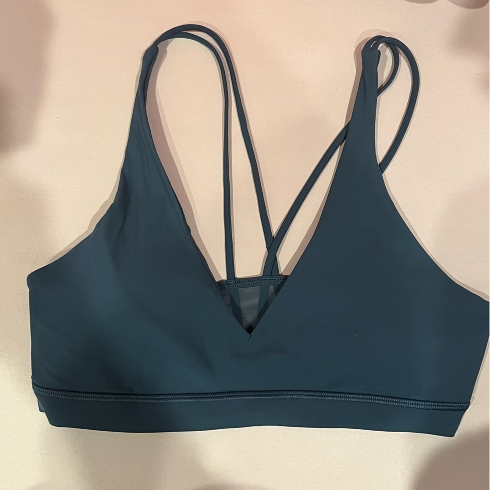 Lululemon blue size 6 V-neck strappy back mesh sports bra